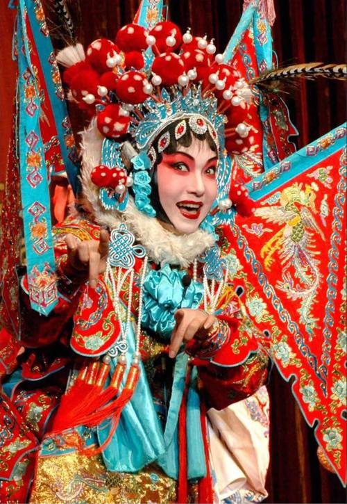 即使再疲惫,只要说起心爱的婺剧,说起团队中的那些年轻人,陈美兰