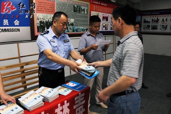 据出席活动的县公安局副局长,县禁毒委副主任周智介绍,长期以来
