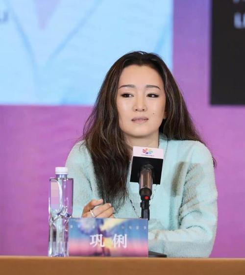 900万粉博主曝巩俐申请退出外国籍,改回中国籍,网友争议不断