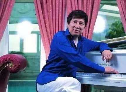 受兰姆在梦里的暗示,克劳迪娅来到了中国.