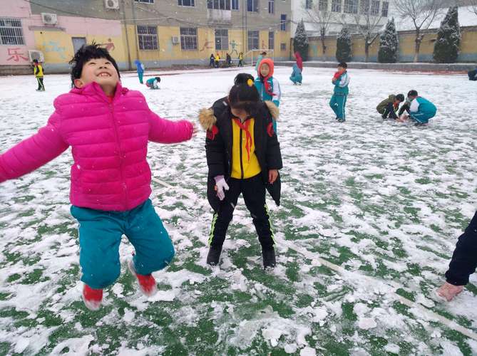 我们玩雪啦——旧店小学2.3班雪中狂欢