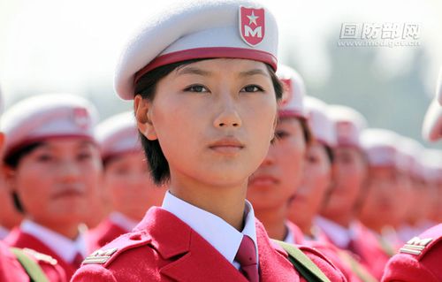 共和国女兵:阅兵场上最靓丽的风景线.