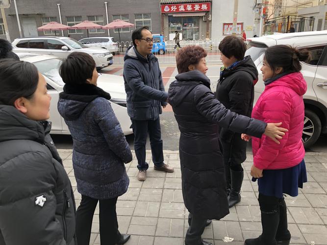 街道办事处副主任王海玲,六里屯街道纪检监察科科长崔婕的带领下,来到