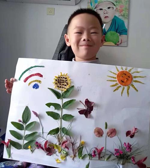 小博士幼儿园走进大自然金秋手工创意作品展