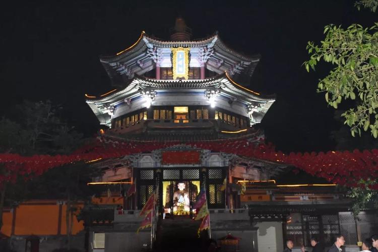 夜色中的玉蟾宫