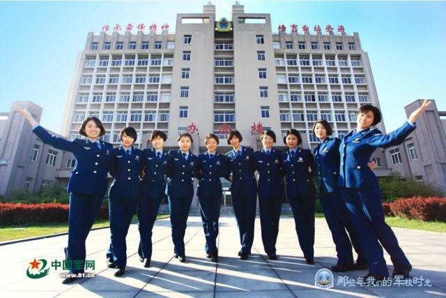 军校女兵晒美照:青春又靓丽 活泼爱搞怪(组图)