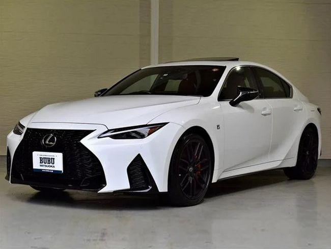 雷克萨斯全新is海外实拍搭20t配熏黑外观套件