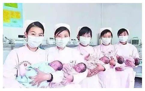孕妈艰难产下6胞胎全家欢天喜地得知宝宝性别宝爸无法淡定