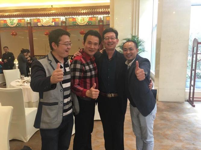 在路上蓝天格锐,生生不息,世代传承,跟着我,带着你!