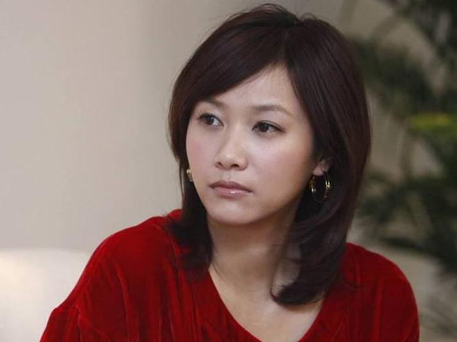 46岁徐静蕾素颜也很美,最近一身小清新现身,太美了