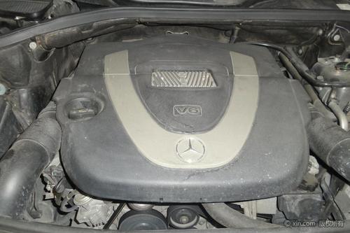奔驰ml级发动机特写