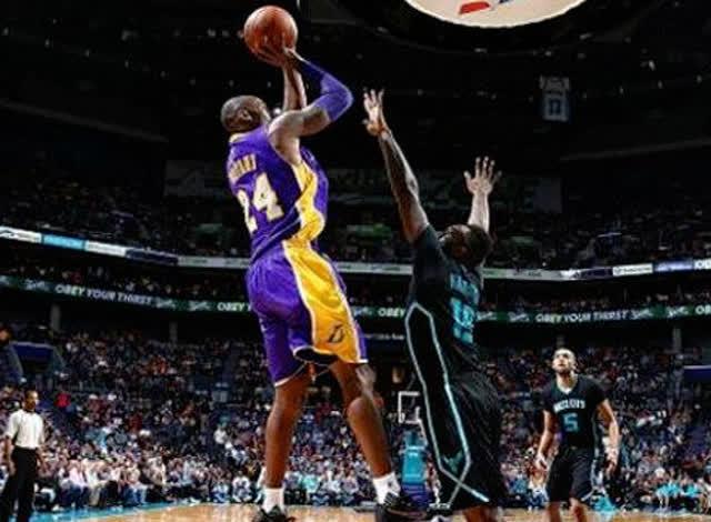 后仰跳投!科比招牌动作绝杀!听说这个动作每天需要练2000次