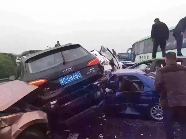 清明节发生特大交通事故!就在刚刚!