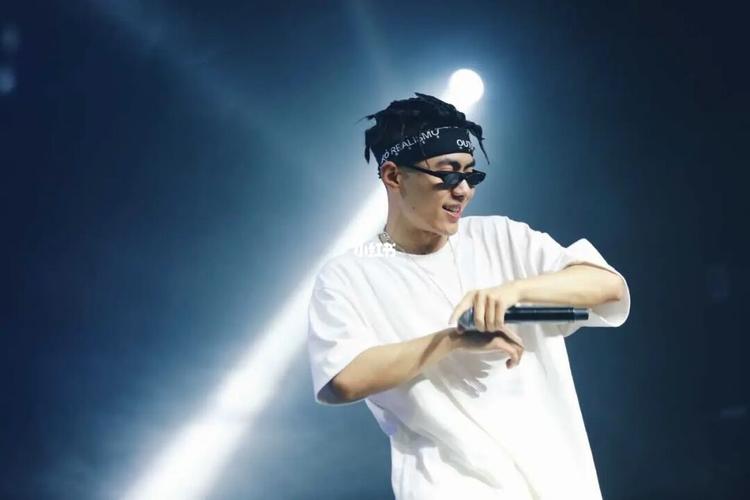 披荆斩棘的哥哥-key.l刘聪_热狗_刘聪keyl_娱乐_明星