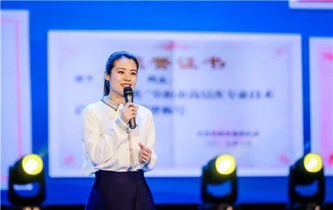 何丽娜 十余载风雨兼程,路漫漫勤勉不辍