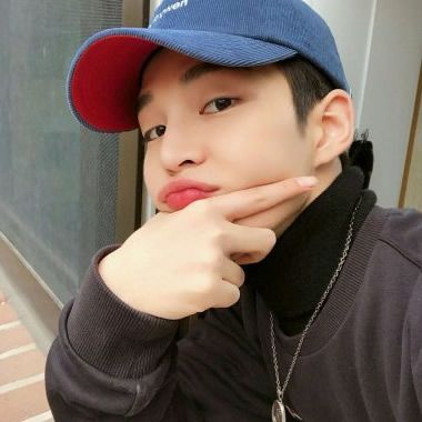 自信帅气男孩儿