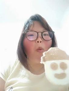 最美校花超两百斤 谁说胖子就不可以是女神这个女孩做到了