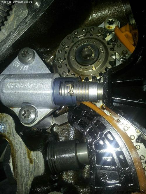 更换正时链条涨紧器作业