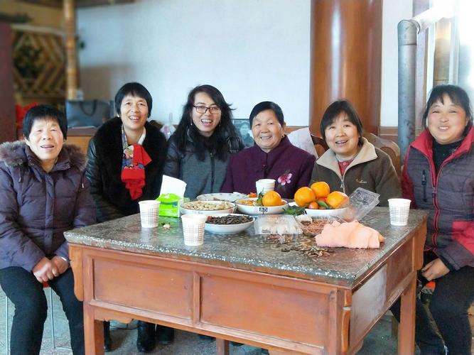 妈妈们在一起聊聊家常