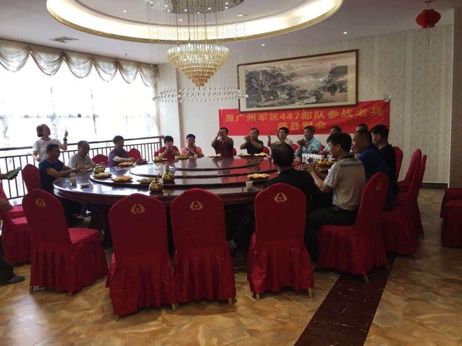 茶话会现场挂起了大横幅.