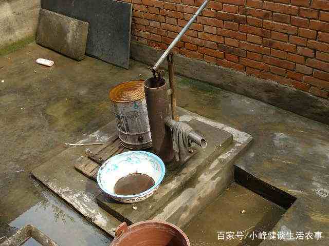 在农村老家最大的财富就是院子里有一口压水井