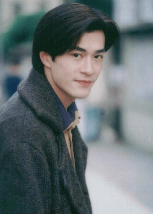 50岁古天乐出席活动,自曝为保持身材断食十几年,一日