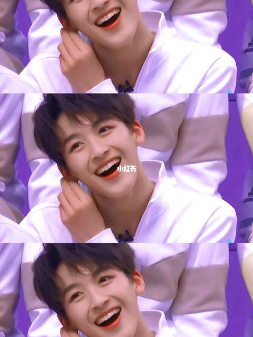 何洛洛壁纸96 洛洛子的笑容总是可以治愈一切 要图评论何洛洛噢