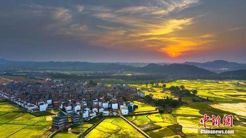 绝美夕照!航拍江西峡江生态宜居乡村美景