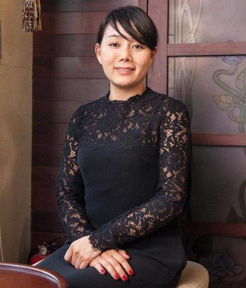 海底捞第一女副总杨小丽,猎头公司多少高薪都挖不走