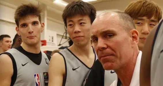 张镇麟暴扣惊为天人出生篮球世家信奉努力是最好的天赋