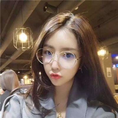 长发戴眼镜的女生头像,俏皮可爱的夏季女生图片