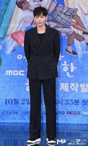 演员金永大方面就退出《学校2021》表明了立场