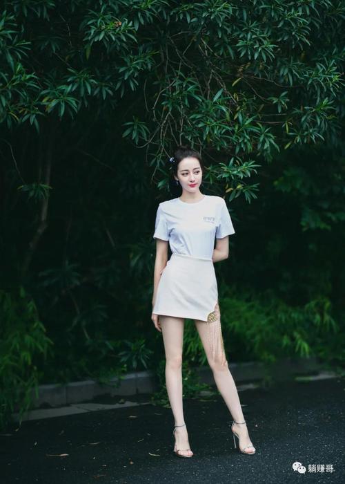 迪丽热巴美腿 明星玉足生图壁纸