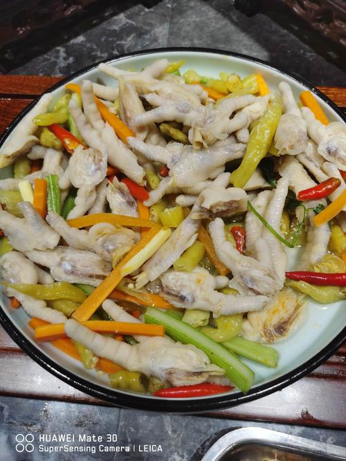 泡椒凤爪:不错,正宗泡椒味