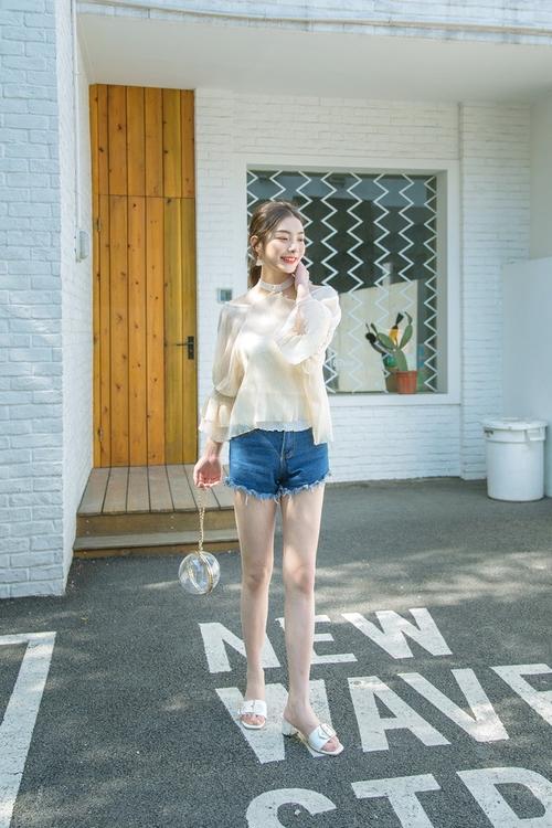 脖子以下全是腿!看了童晶晶的热裤look,也是服气!