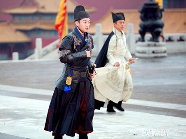 郑恺开启"影帝"模式 古装造型帅气网友点赞