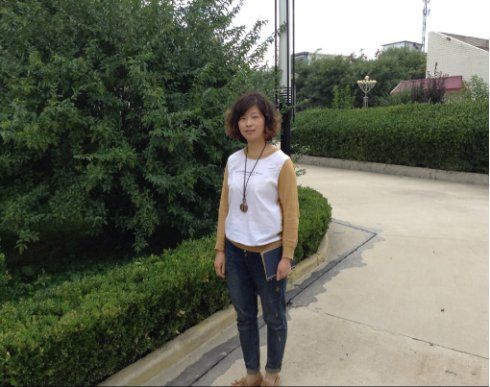 王 凤,女,生于1984年10月,本科学历,二级教师.