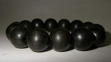 黑沉香图片 黑沉香鉴别真假_沉香手串