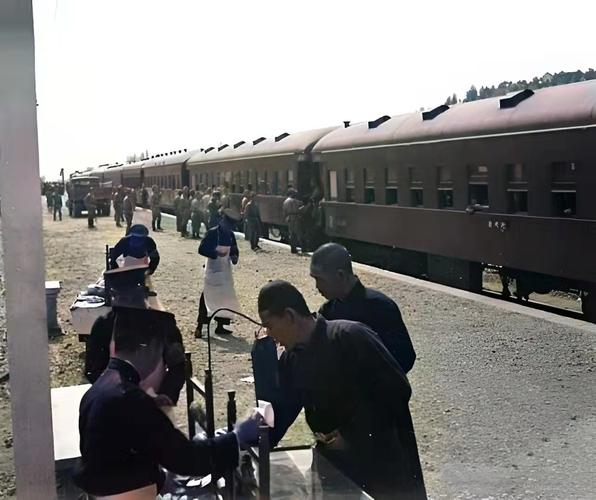 老照片:1940年山东泰安火车站的历史记忆