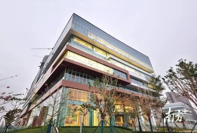 新文化地标来了花都新图书馆开馆试运行