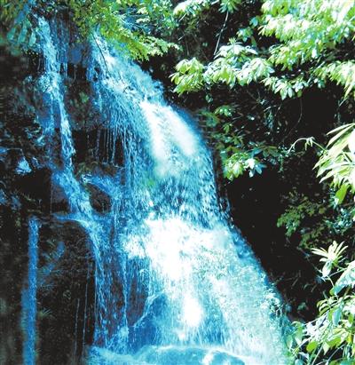 滴水岩瀑布