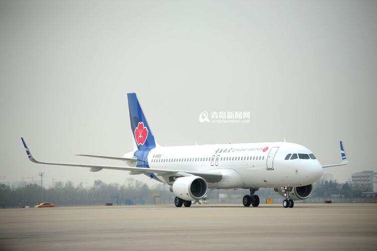 高清:青岛航空首架飞机今天飞抵流亭机场