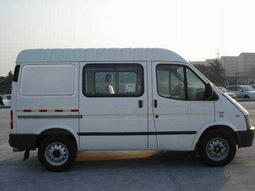 江铃全顺厢式运输车