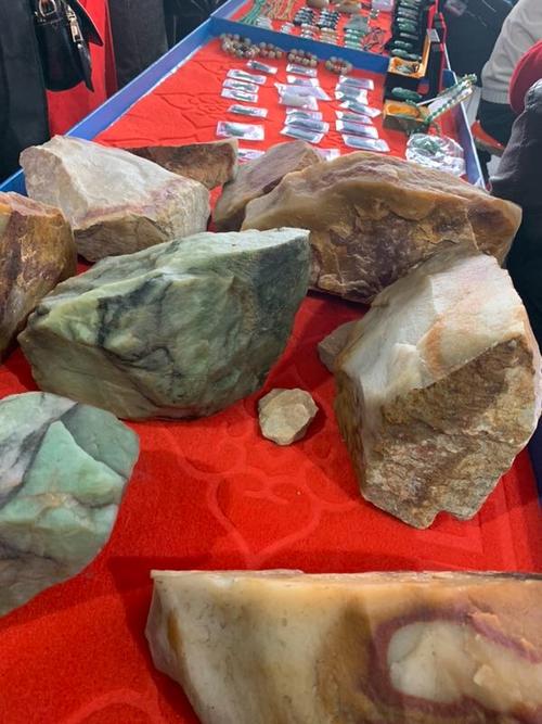 新密市牛店镇助泉寺村古庙会暨助泉寺村第一届密玉电商艺术节盛大开幕