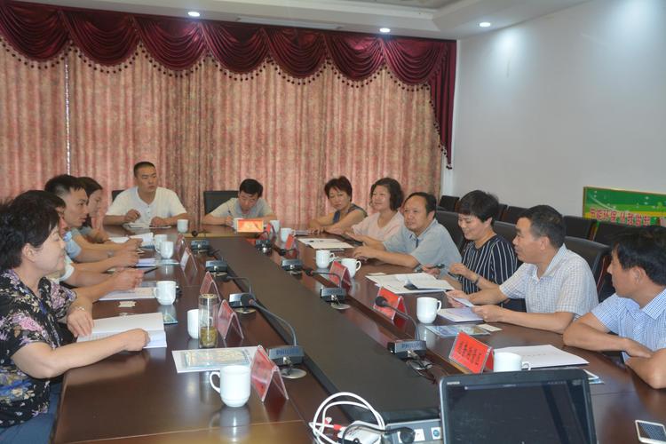 副主任,工商联主席周清荣对考察团一行表示热烈欢迎并召开座谈会,县