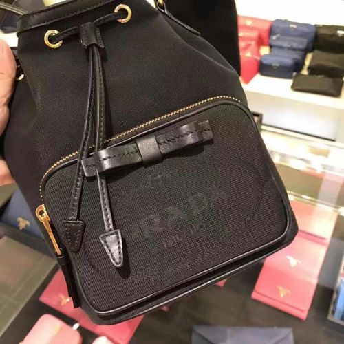 prada 普拉达小水桶单肩包