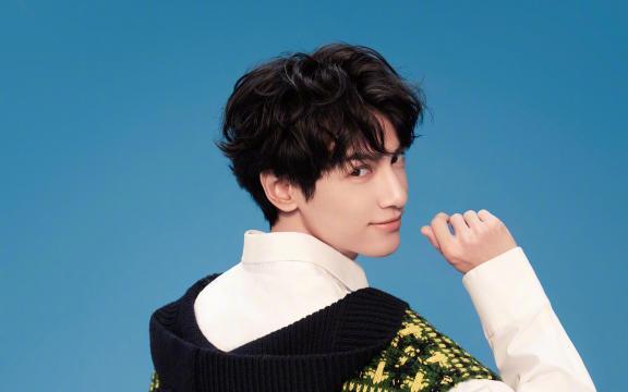 电脑壁纸 明星 大陆明星 俊朗男神罗云熙帅气阳光休闲迷人写真  查看