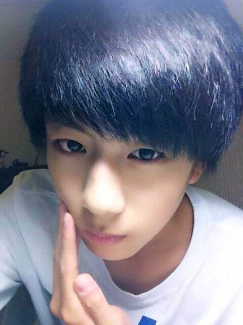 14岁阳光帅气男生照片