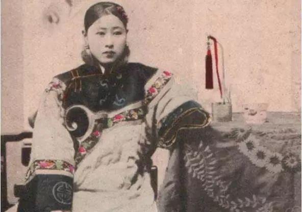 30张古代青楼女子真实样子的旧照:长相漂亮,才艺无双,身世可怜