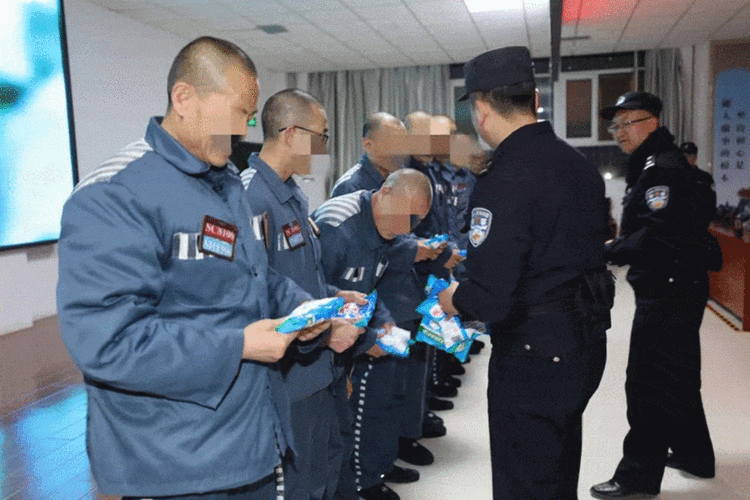 结合监狱执勤实际,定西监狱以组织开展形式多样的春节文化娱乐活动为